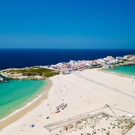 Casa Iroko - A Modern Villa, With Private Pool, In A Quiet Area Nadadouro