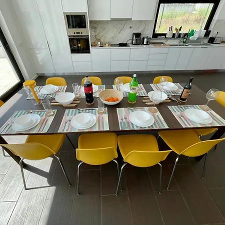 Casa Iroko - A Modern Villa, With Private Pool, In A Quiet Area Nadadouro