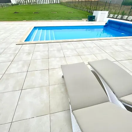 Casa Iroko - A Modern Villa, With Private Pool, In A Quiet Area Nadadouro