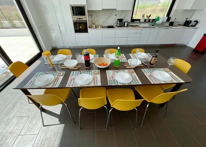 Casa Iroko - A Modern Villa, With Private Pool, In A Quiet Area Nadadouro