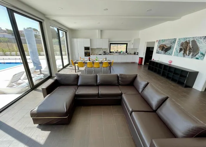 Willa Casa Iroko - A Modern Villa, With Private Pool, In A Quiet Area Nadadouro